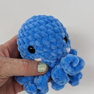 Super cute crochet octopus with curly legs!